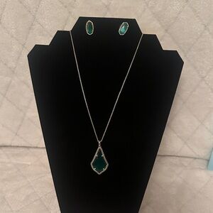 Kendra Scott Emerald Green Pendant Necklace Set